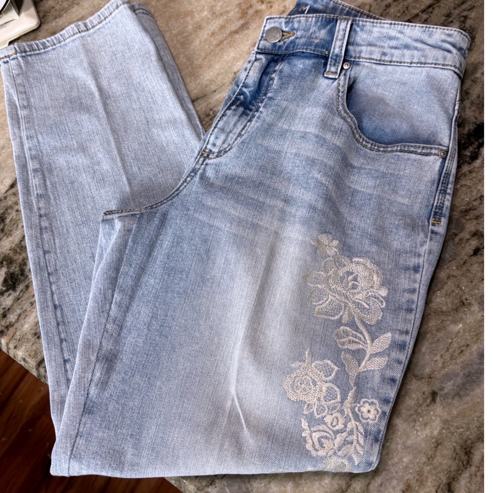 Chico's Platinum Skimmer Jeans Womens 0.5 Embroidered Light Wash Blue Boho Artsy - Picture 11 of 14
